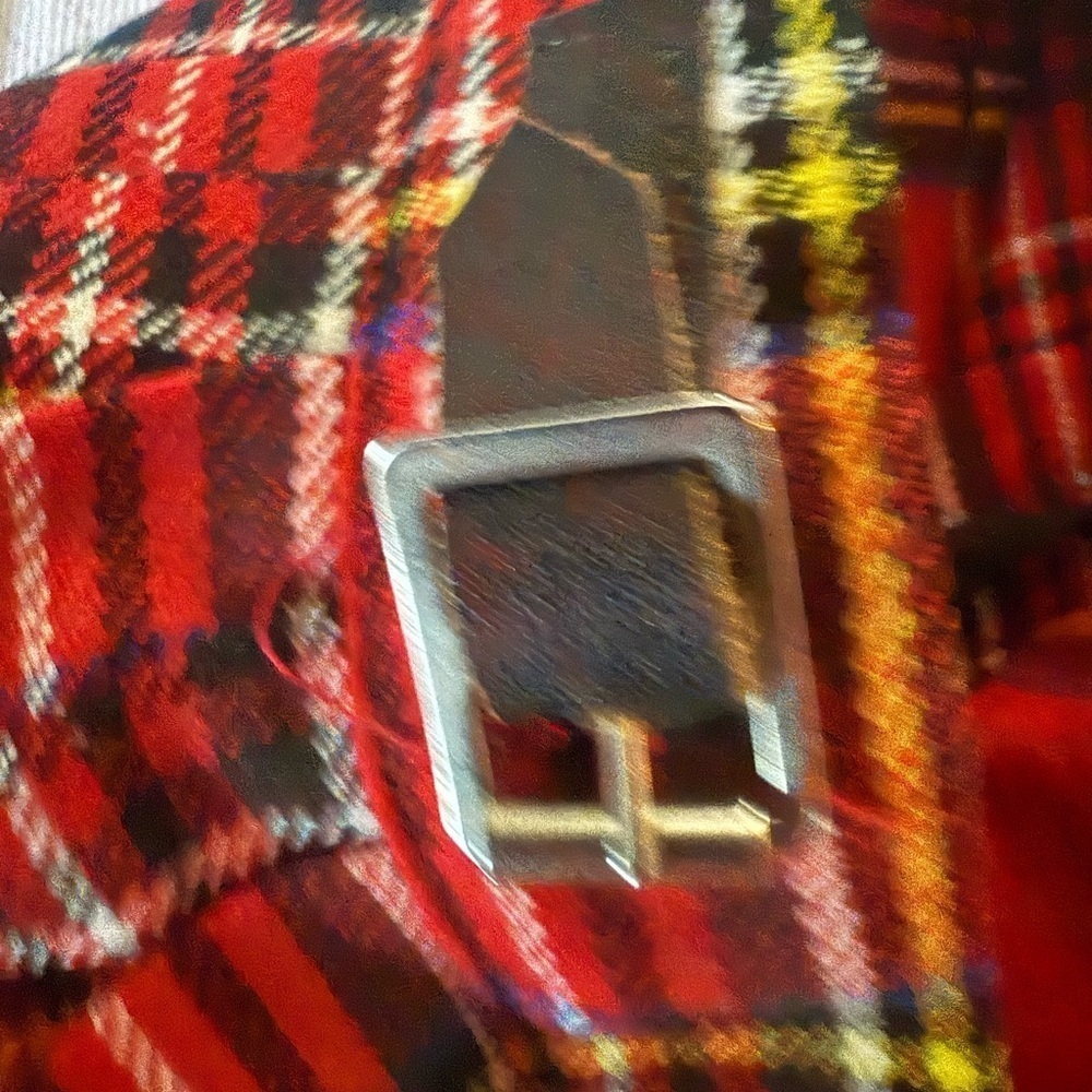 Lord & Taylor Red Tartan Kilt. Size 8 - Picture 8 of 13